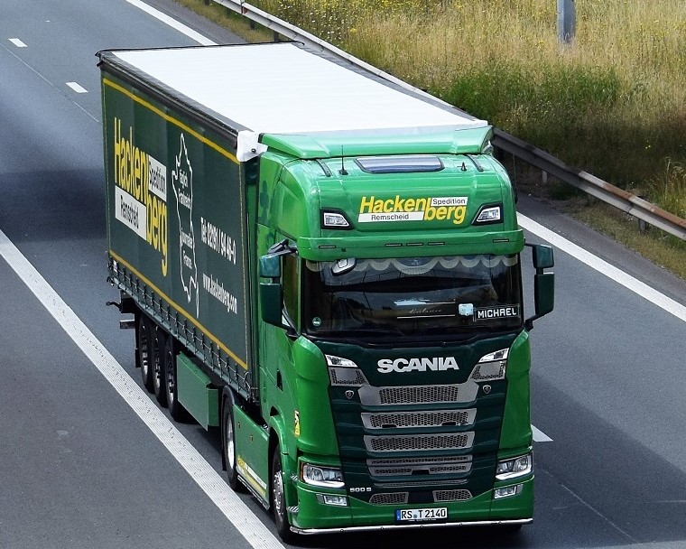 2140_Tautliner_unterwegs