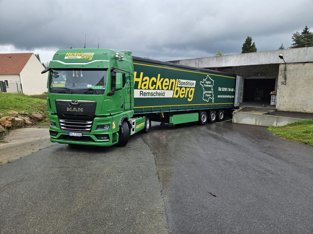 2150_Tautliner an Rampe